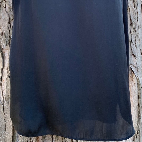 Banana Republic silk sleeveless blouse - Picture 2 of 4